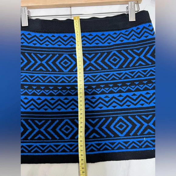 Forever21 Geometry Mini Skirt Size Small - Picture 7 of 7